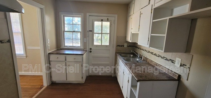 Convenient 3Bedroom 1 Bath Home with Backyard property image