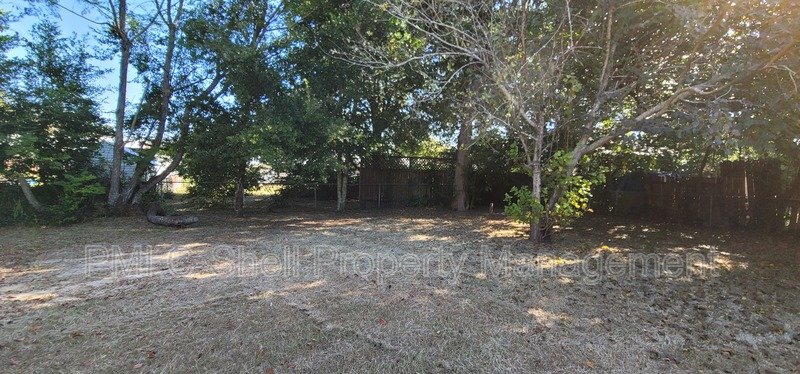 Convenient 3Bedroom 1 Bath Home with Backyard property image